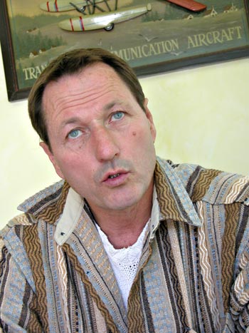 Christian Tisser Sensei in seinem Haus in Roquebrune sur Argens. Christian Tisser Sensei in seinem Haus in Roquebrune sur Argens.